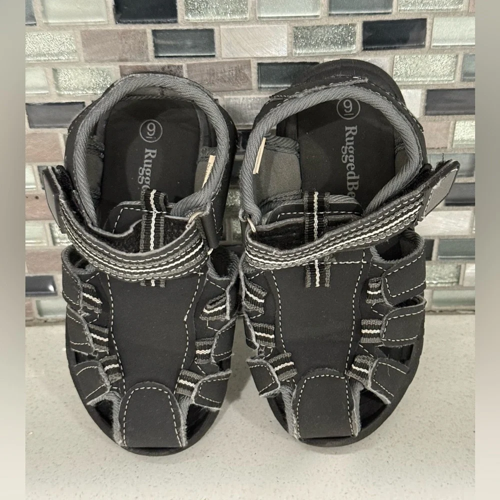 Bundle of 2 items /Kids Outdoor Sandals/Black & Blue and Green/boy size 6